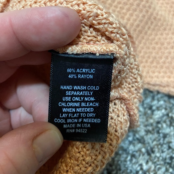 Pink Cropped Sweater - Picture 3 of 3